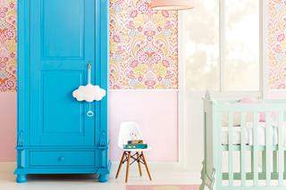 Różowy wzór paisley w pokoju dziecka
