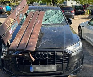 Uszkodzone samochody na Mokotowie