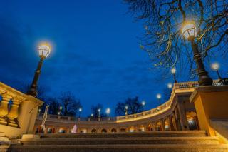 Bastion Sakwowy coraz piękniejszy! Tak prezentuje się wieczorową porą [ZDJĘCIA]