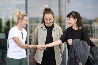 W Gdańsku odsłonięto pomnik piłkarki. „Piłka nożna jest kobietą” 