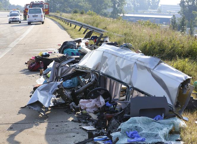 Wypadek polskiego autokaru w Niemczech obok Drezna. NIE ŻYJE 9 osób, około 40 rannych