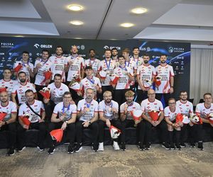 Kibice w szoku! Czekali na siatkarzy, a tu nagle wyszli polscy złoci medaliści