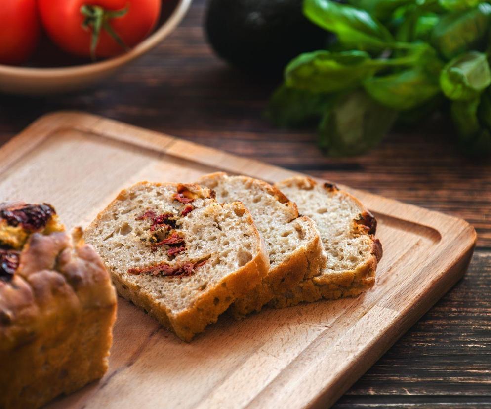 Chleb pszenny z papryką. Chrupiący z zewnątrz, a w środku miękki i aromatyczny