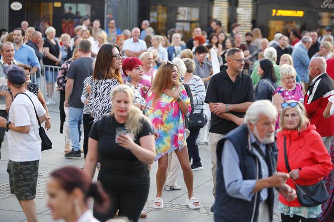 Potańcówka w centrum Katowic. Wyspiański znów porwał tłumy do szalonej zabawy