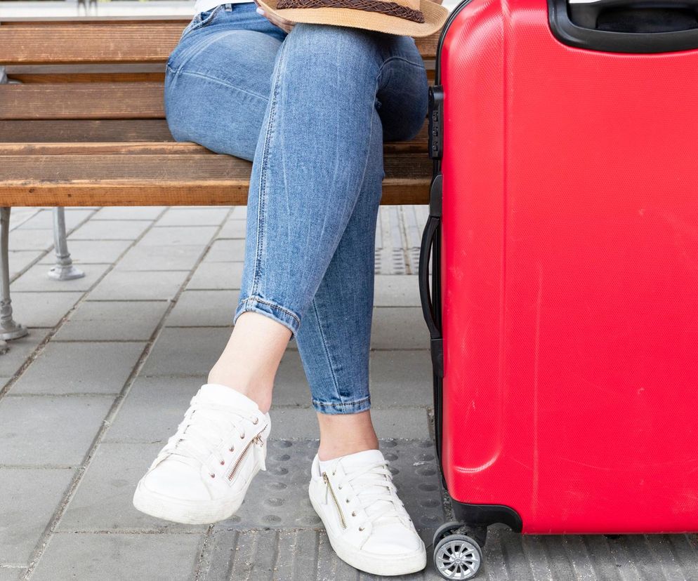 Podróże, bagaż, walizka