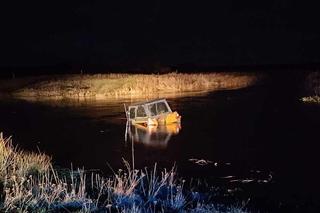 Pijany nastolatek z Brańska prowadził ciągnik. Tak uciekał od policji, że wjechał nim do rzeki