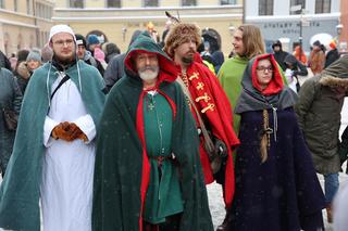 Orszak Świętego Mikołaja 2023 przeszedł przez Lublin. Było śnieżnie i radośnie! 