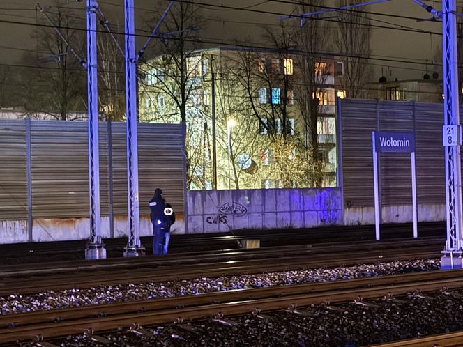 Wstrząsający wypadek na torach w Wołominie. „Identyfikacja była możliwa wyłącznie na podstawie dowodu osobistego”