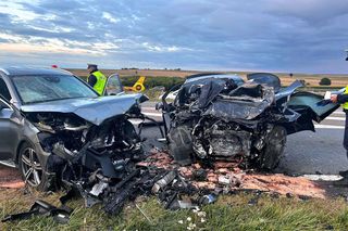 Wypadek na dk17 w woj. lubelskim. BMW czołowo zderzyło się z mercedesem