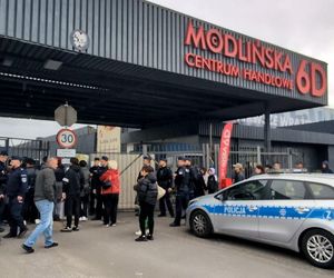 Hala na Modlińskiej zamknięta dla kupców. To koniec bazaru 