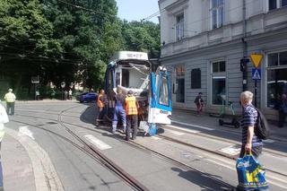 Kraków. Zderzenie tramwajów na skrzyżowaniu ulic Piłsudskiego i Straszewskiego