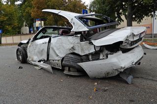 Pijany 23-latek rozbił BMW na Puławskiej! Dwie osoby w szpitalu