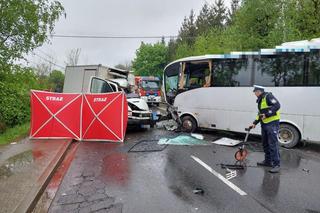 Wypadek śmiertelny pod Krakowem. Autokar zderzył się z dostawczakiem