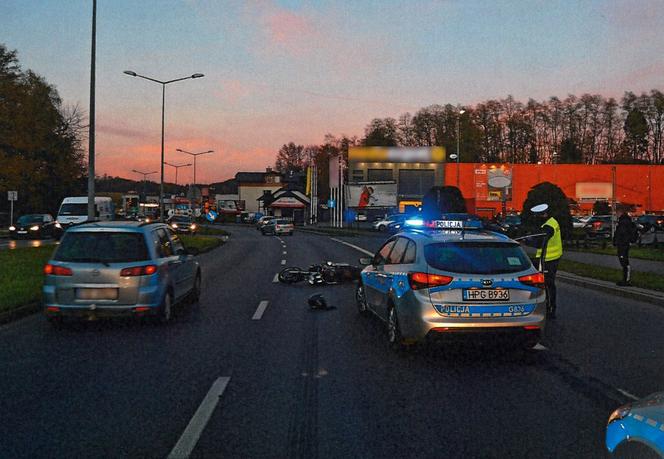 Nowy Sącz. Nastolatek bez prawa jazdy uciekał przed policją. Potrącił go samochód