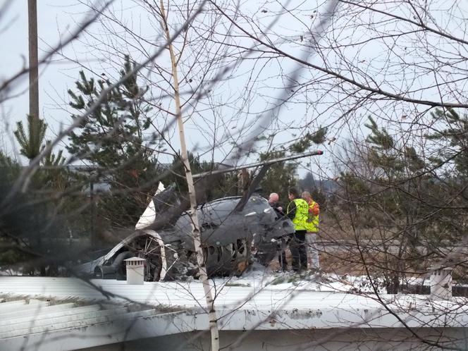 Prywatny helikopter runął na ziemię. Dwie osoby ranne.