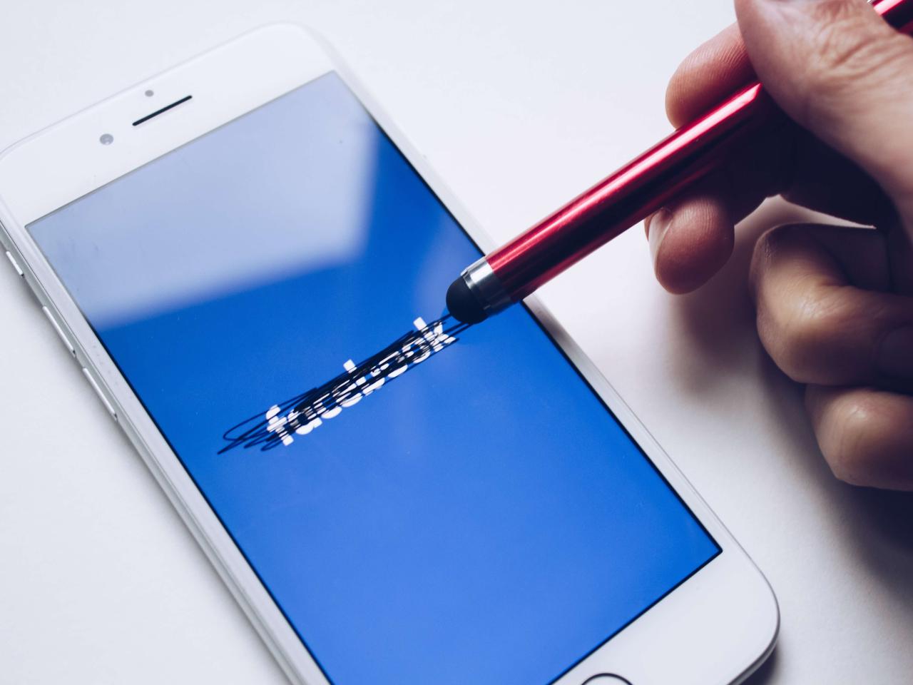 Facebook zniknie z Polski? UE nie chce Zuckerberga