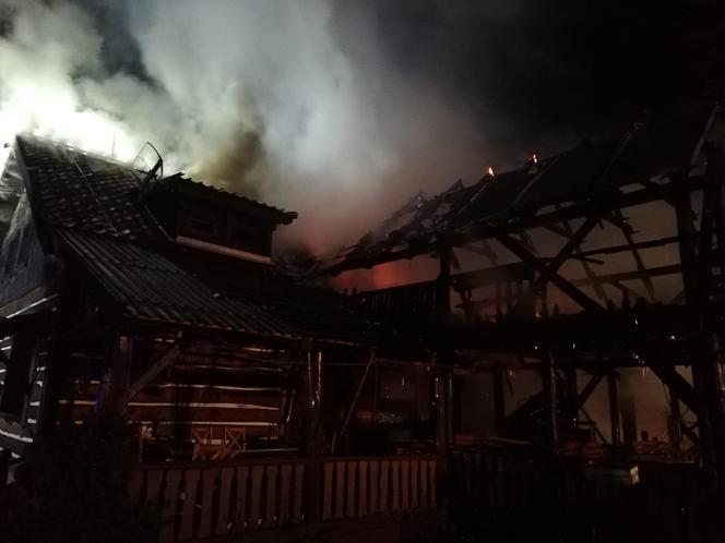 Groźny pożar w podolsztyńskim gospodarstwie agroturystycznym