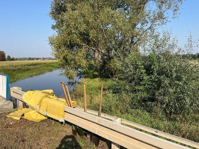 ​Pospolite ruszenie w Masłowie w pow. rawickim. Mieszkańcy zakasali rękawy i wmocnili wały na rzece 