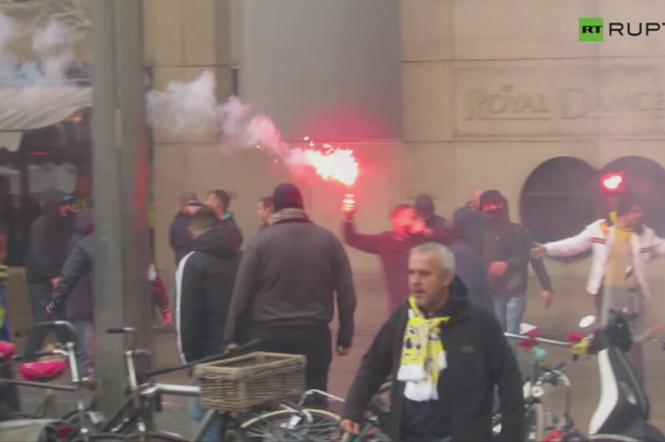 Liga Europy: Uliczna WOJNA kiboli na ulicach Amsterdamu przed meczem Ajax - Fenerbache
