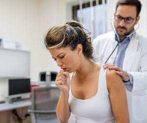 Kaszel mokry czy suchy. Jak rozpoznać i jak leczyć?