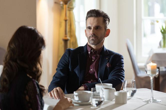 M jak miłość odc. 1442. Anka (Weronika Rosati), Kamil (Marcin Bosak)