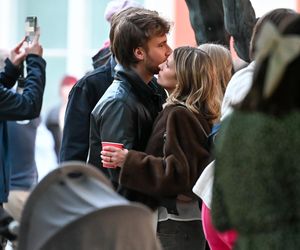 Maciej Musiał całował ukochaną na balkonie