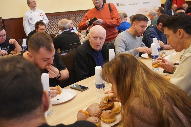 Mistrzostwa Poznania w jedzeniu pączków na czas