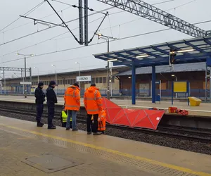 Próbował wsiąść do pociągu. Wtedy wydarzył się dramat