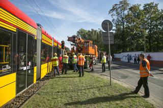 Betoniarka wyrzuciła tramwaj z torów