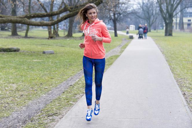 DSC_ 	Piękna Klaudia Halejcio na sportowo na joggingu !
