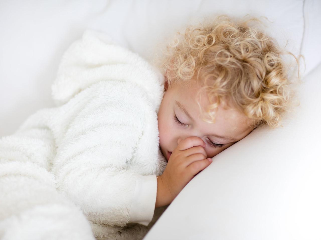 Choroba Menkesa, czyli zespół kręconych włosów. Objawy i rokowania