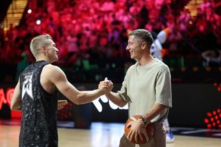 Robert Lewandowski rzucał do kosza podczas Polska - Francja