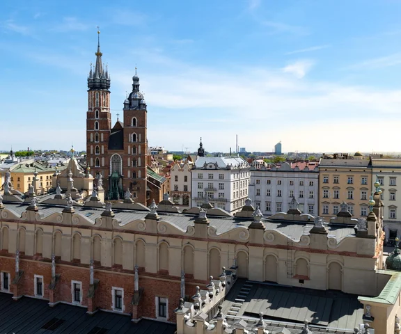 Wakacje 2025. Polskie miasta, w których można się zakochać. Słońce, bruk i zapach gofrów