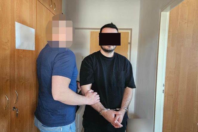 Finał poszukiwań na Woli: 36-latek wpadł w ręce policji! Ścigali go Europejskim Nakazem Aresztowania za handel ludźmi