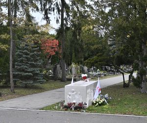 Grób Kornela Morawieckiego na  Powązkach Wojskowych