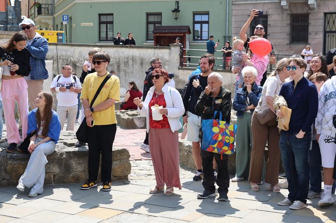 Dzień Cebularza 2025. Na pl. po Farze w Lublinie stanęło cebularzowe miasteczko
