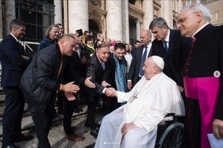 Paweł Golec wspomina papieża Franciszka. Uścisk dłoni, śpiew, błogosławieństwo