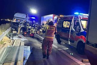 Wypadek na A1 pod Częstochową. Dwie osoby w szpitalu po wystrzale opony w dostawczaku