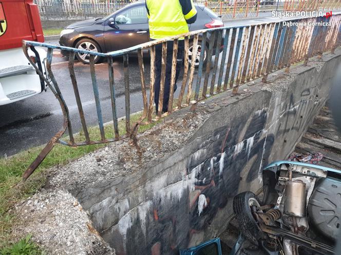 Przerażający wypadek w Dąbrowie Górniczej. Renault Clio dachowało w tunelu