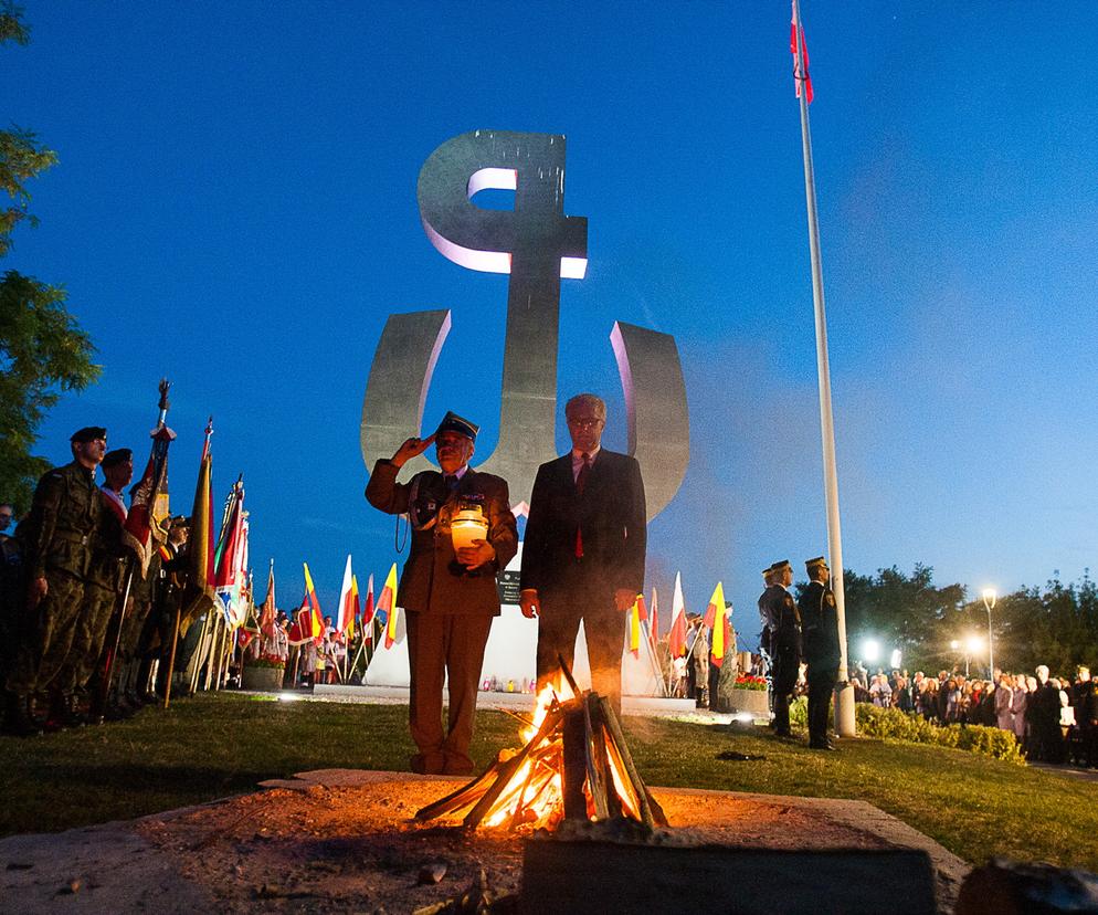 Walka o ogień na Kopcu Powstania. Czy iluminacja zastąpi ogień przez 63 dni obchodów