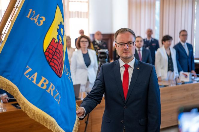 Zaprzysiężenie nowego prezydenta Zabrza. Kamil Żbikowski złożył ślubowanie i zwrócił się do mieszkańców