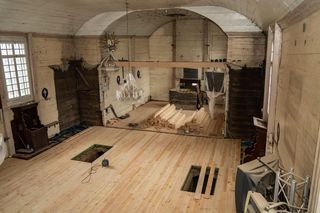 Drewniany kościół pw. św. Apostołów Szymona i Judy Tadeusza.