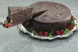 Tort Sachera: przepis. Jak zrobić słynne wiedeńskie ciasto?