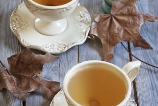 Herbata pośród liści