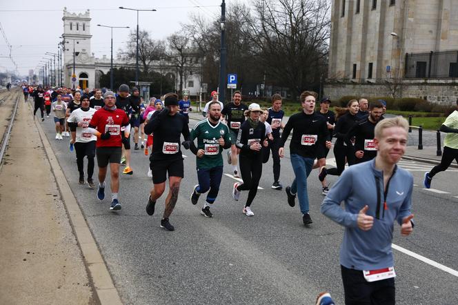 Bieg na Piątkę 2024, Warszawa - zdjęcia. Biegłeś? Szukaj się w galerii!