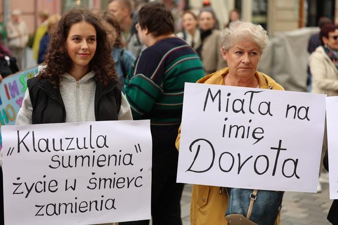 Protesty "Ani Jednej Więcej!" w całej Polsce. Kobiety wyszły na ulice po śmierci Doroty