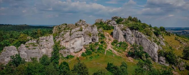 Wieś w województwie śląskim słynie z zapierających dech w piersiach widoków. Kręcono tu serial "Dwa światy"