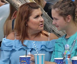 Katarzyna Skrzynecka. Zabrała rodzinę na targ śniadaniowy w kusych szortach