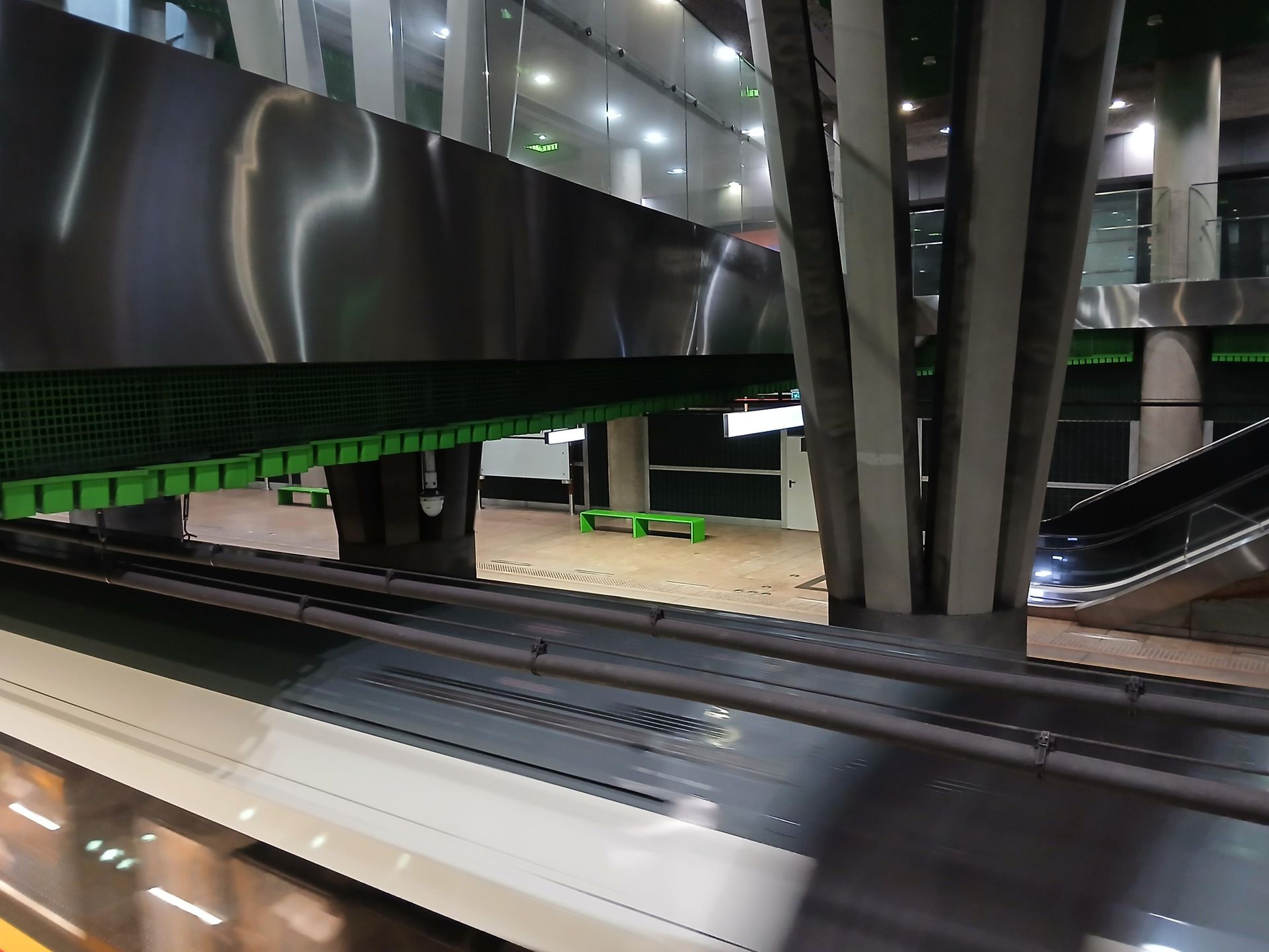 Peron 3. linii metra na stacji M2 Stadion Narodowy w Warszawie