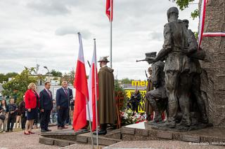Największy pomnik Żołnierzy Wyklętych osłonięto w Mielcu [ZDJĘCIA, WIDEO]